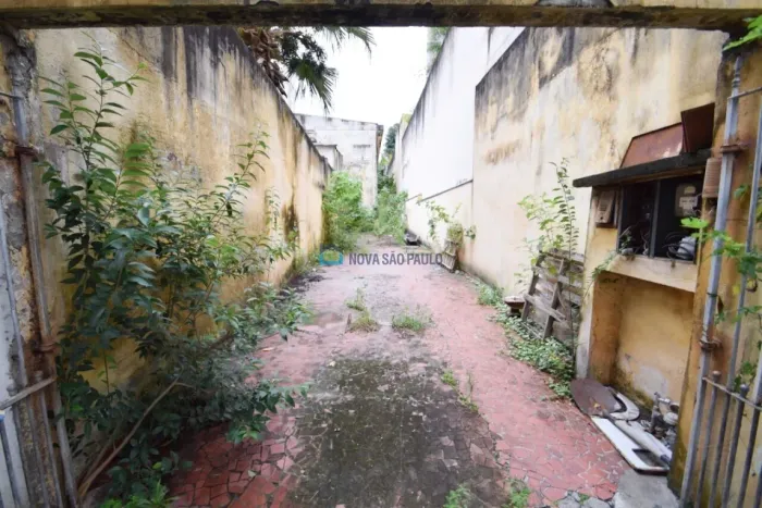 Comercial na Saúde Vago, 360 m², Próximo ao Metrô, Ideal para Prédio ou Galpão