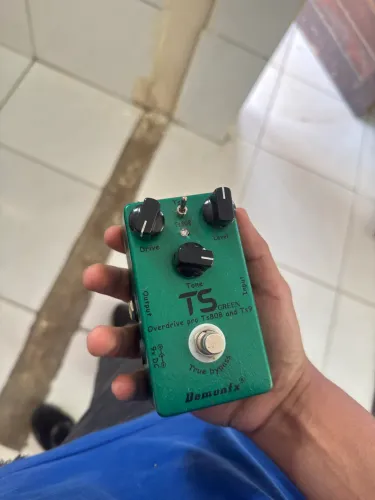Pedal de drive para guitarra 