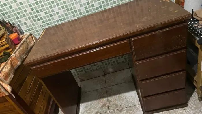 Escrivaninha / Penteadeira em madeira pura, material resistênte