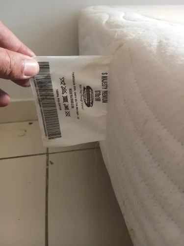 Vendo base pra cama Simmons Quem ótimo estado, 300,00$.