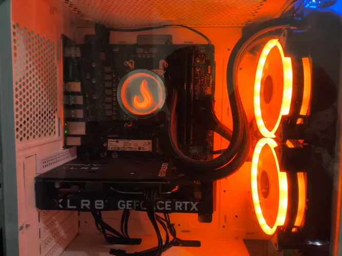 Computador gamer com apenas 3 meses de uso  aceito cartão de crédito 