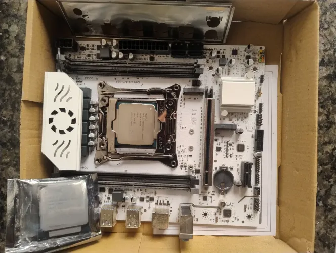 Kit Xeon: placa-mãe branca Soyo X99-D4 v3, ou v4 processadores Xeon 2650 v3 e Xeon 1650 v3