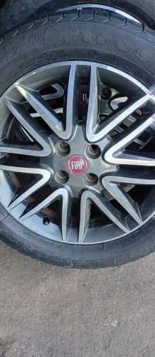 Hum jogo de rodas aro 16 da Fiat com péneus furacão 4 por 98 muito boas vendo troco