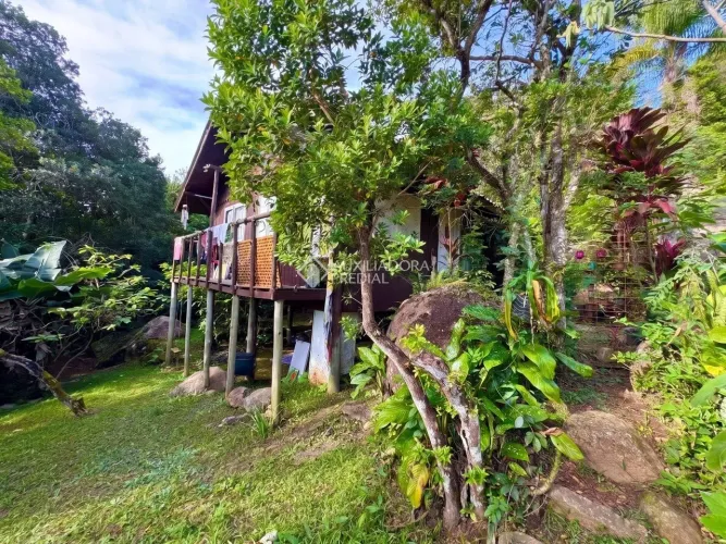 Terreno com 400 m² no Ribeirão da Ilha