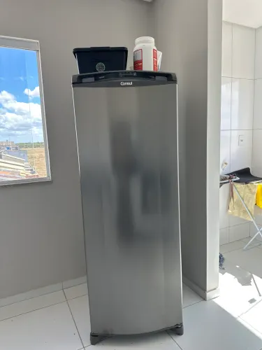 Geladeira cônsul semi nova em ótimo estado