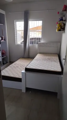 Cama de solteiro com auxiliar+ colchões 