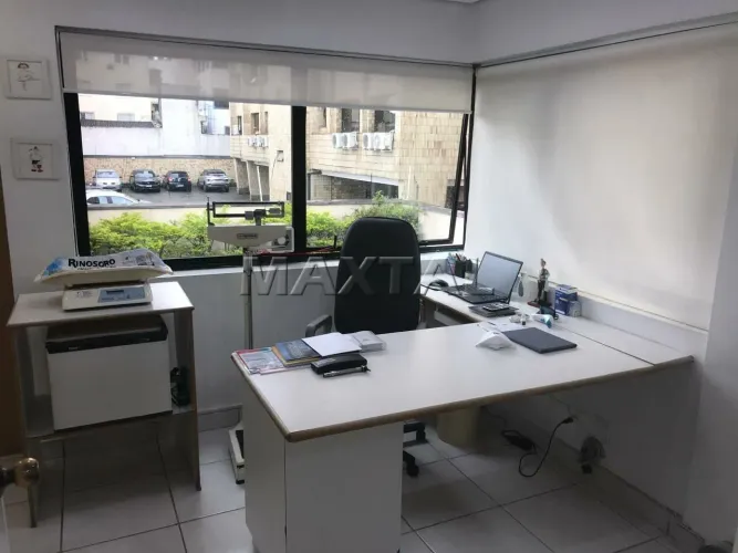 Sala Comercial para locação de 33m². Com 2 banheiros, 1 vaga de garagem, em Santana.