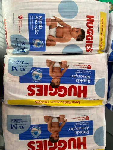 3 FRALDAS HUGGIES M - 276 unidades