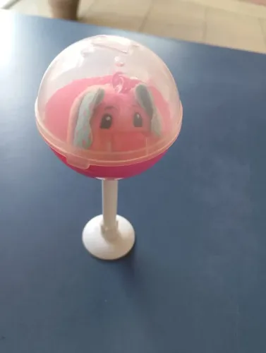 Brinquedo miniatura Pikmi Pops Framboesa com bilhetinho de amizade