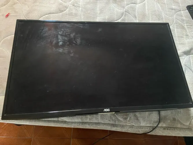 TV Smart AOC com controle