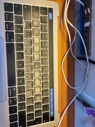 Touch Bar Original MacBook Pro 13 A2159 2019 Funcionando