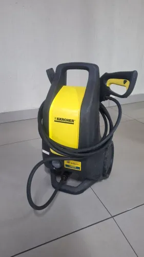 Karcher K 2500, revisada e nem conservada. Com mangueira tramada de seis metros .