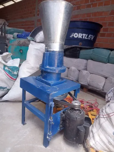 Máquina pelotiza 