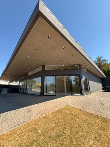 Loja em galeria para locação na Av. Comendador José da Silva Martha em Bauru-SP.
