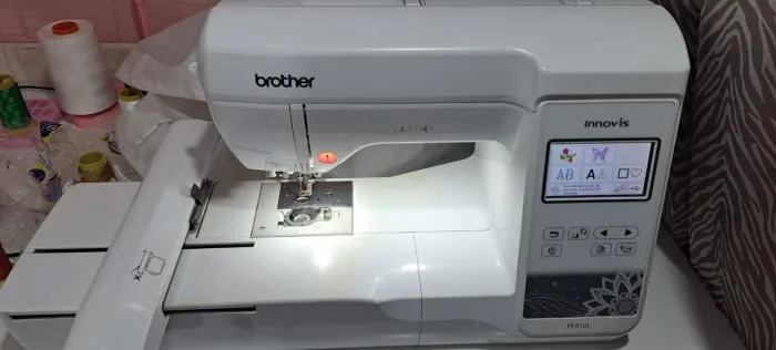 Vendo máquina de Bordado Brother PE 810L. Em ótimo estado 