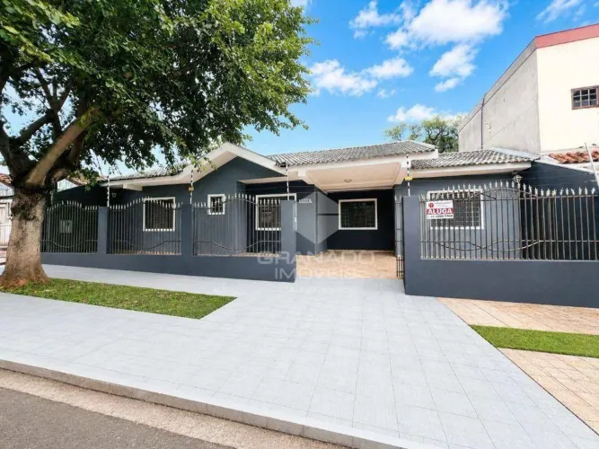 Casa com 3 dormitórios para alugar, 147 m² por R$ 2.390,00/mês - Vila Santo Antônio - Mari