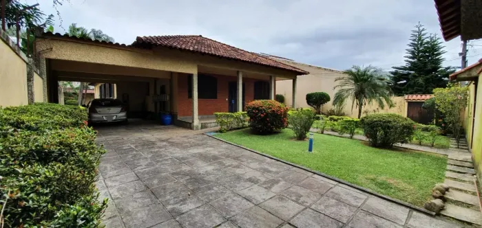 Casa a venda na Freguesia,  toda linear com  4 quartos mais dependência, 4 vagas, Piscina.