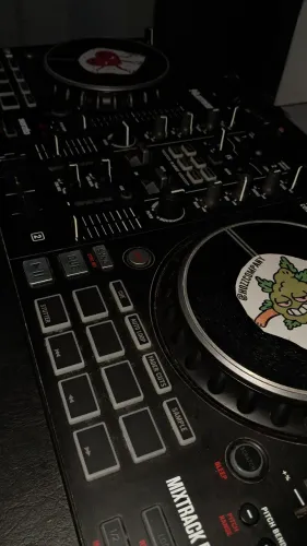 CONTROLADORA DJ NUMARK