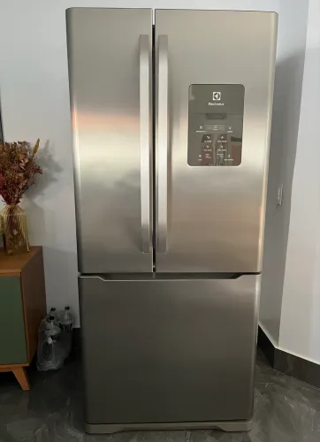 Vendo geladeira Electrolux DM84x 3 portas 