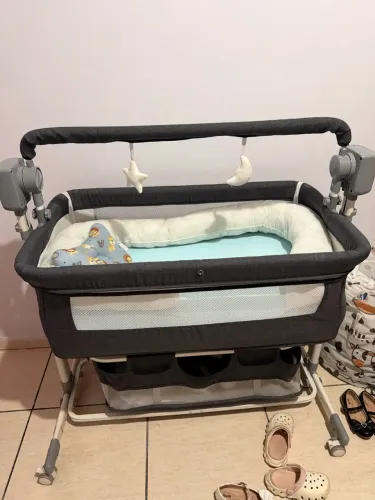 Berço Colado Elétrico para Bebê, Balanço Automático com Tecido Respirável Altura Ajustável