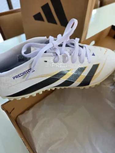Chuteira Adidas Predator Num. 40