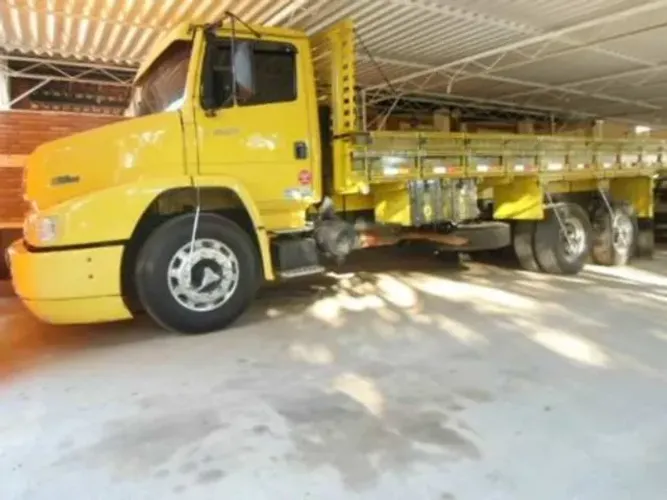 MERCEDES 1620 ANO 2012 CARROCERIA
