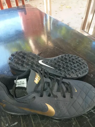 Vendo chuteira Nike tamanho 43