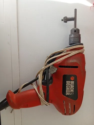 Furadeira Black & Decker Leia o anúncio