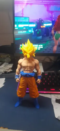 Goku = boneco decorativo 20 cm de altura
