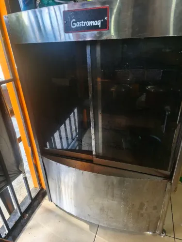 Máquina de frango assado 