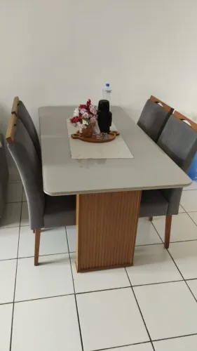 Mesa de vidro com 6 cadeiras em perfeito estado 