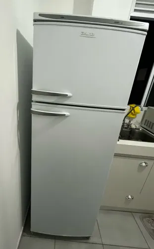 geladeira conservada , tudo funcionando