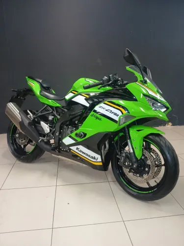 KAWASAKI NINJA ZX4RR