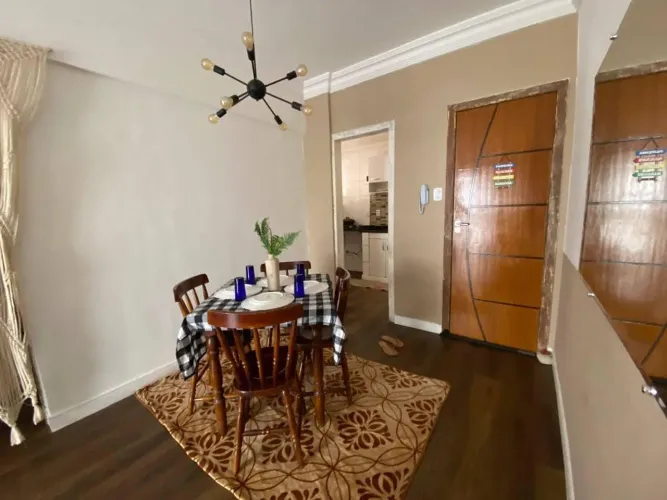 conjunto de mesa de jantar de estilo clássico/colonial com 4