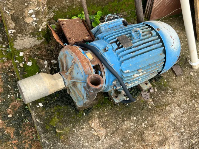 Vende-se motor