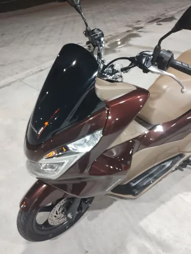 VENDO PCX DLX SUPER CONSERVADA