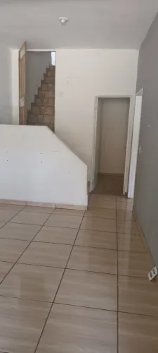 CASA DE 03 QUARTOS - SEM VAGA DE GARAGEM - BAIRRO PINDORAMA-COQUEIROSS