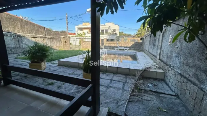Casa linear com 3 Quartos para alugar, 140m² em Piratininga