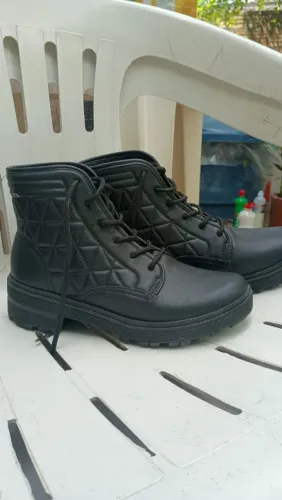 Vende-se uma bota