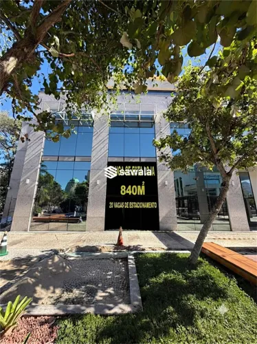Loja comercial com 810m² no Barra Business Center