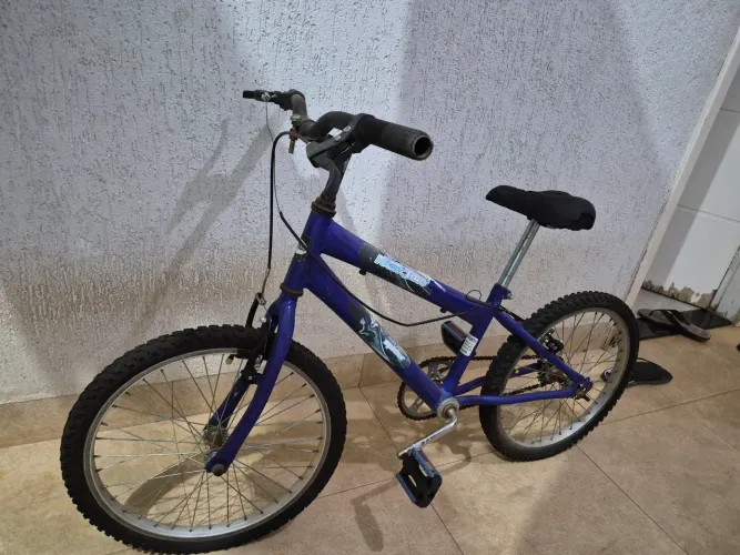 Bicicleta azul aro 20 (presisa de uma repaginada)