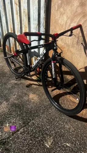 bicicleta nero 5 montada para grau