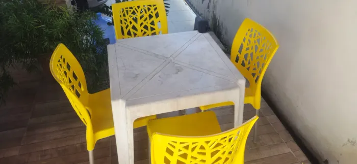 MESA E CADEIRAS