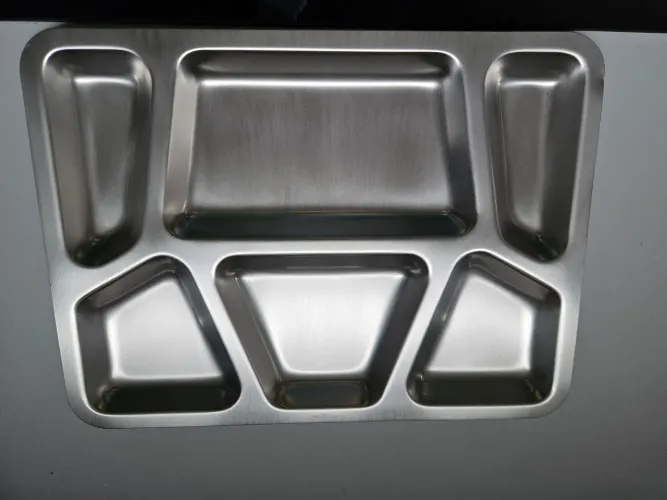 Bandeja de inox para refeição