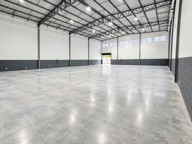 Novo Galpão com área fabril de 461m² para locação no Condomínio Múltiplus ELdorado 2 - Jac