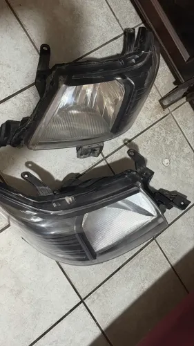 Farol Hilux