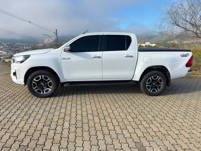 Toyota Hilux CD SR 4X4 2.8 TDI Diesel Aut. 2019
