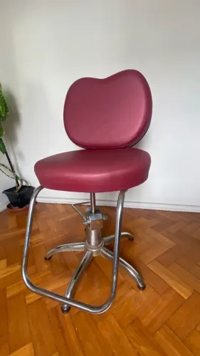 Cadeira hidráulica para salão 300,00