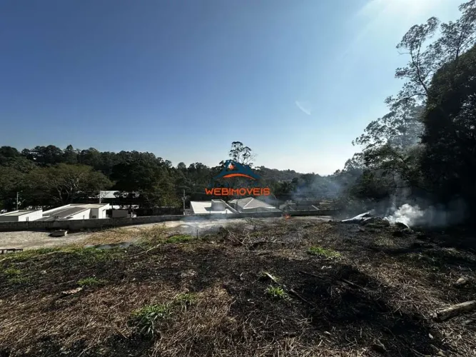 Terreno à venda em Cotia-SP, Vila Santo Antônio: 927,92 m² de área! Aproveite essa oportun