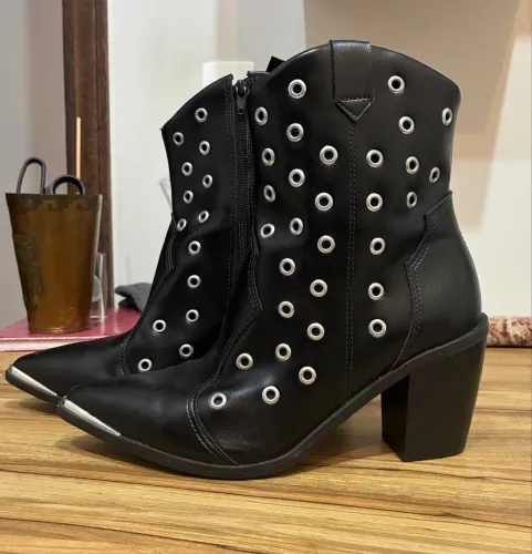 Bota preta Vizano com metal prata cowboy n.36
